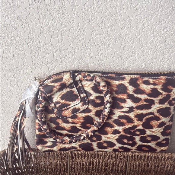 Leopard Print Wristlet - Picture 2 of 4